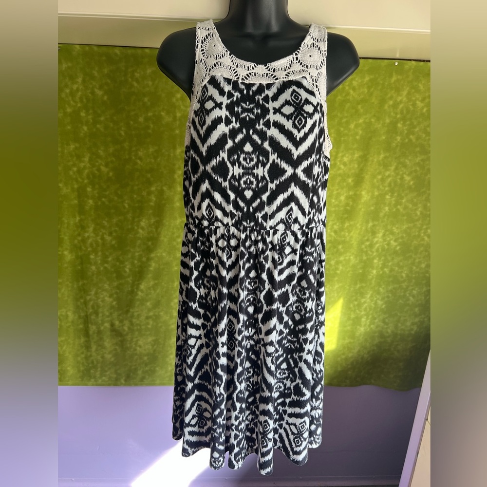 Xhilaration black and white dress